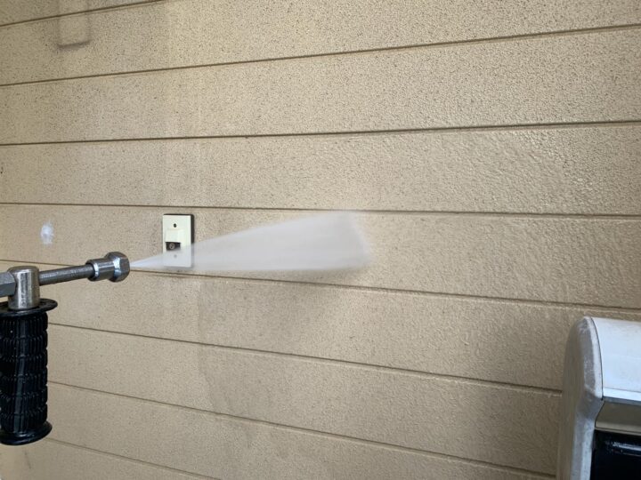 外壁高圧水洗浄　状況